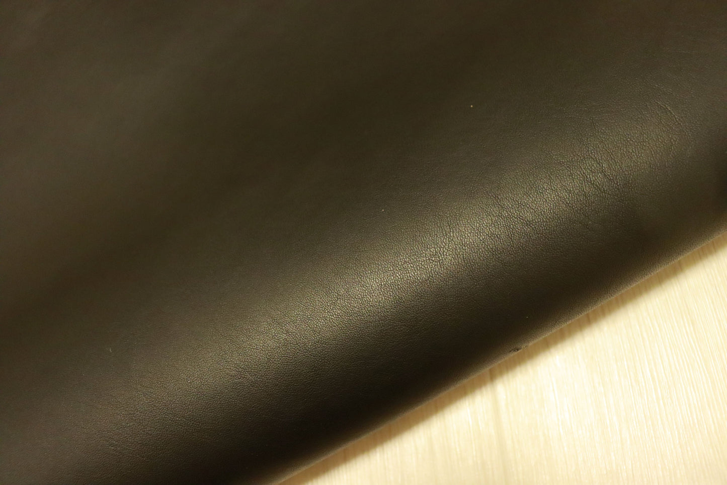 ds75円！新入荷！上質！オイルヌメ　ショルダー　ブラック　150ds
