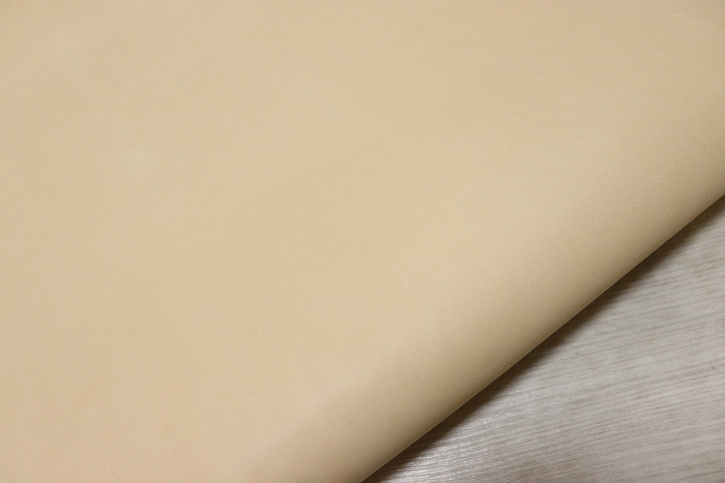 ds65円！新入荷！イタリアンレザー　ショルダー　ヌメ革　ベージュ　136ds