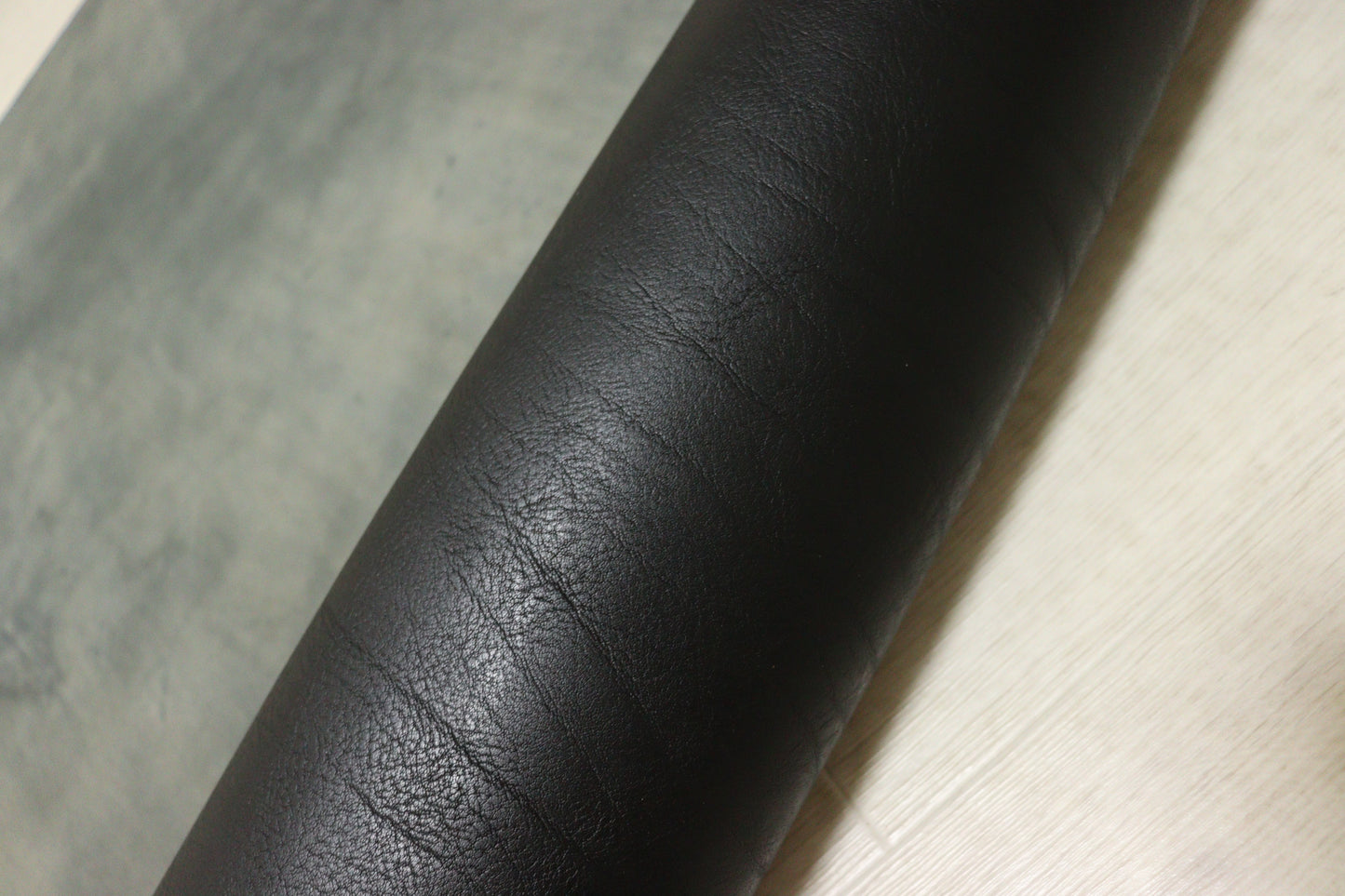 ds75円！イタリアンレザー スムース加工　オイルヌメ　ショルダー　ブラック　140ds