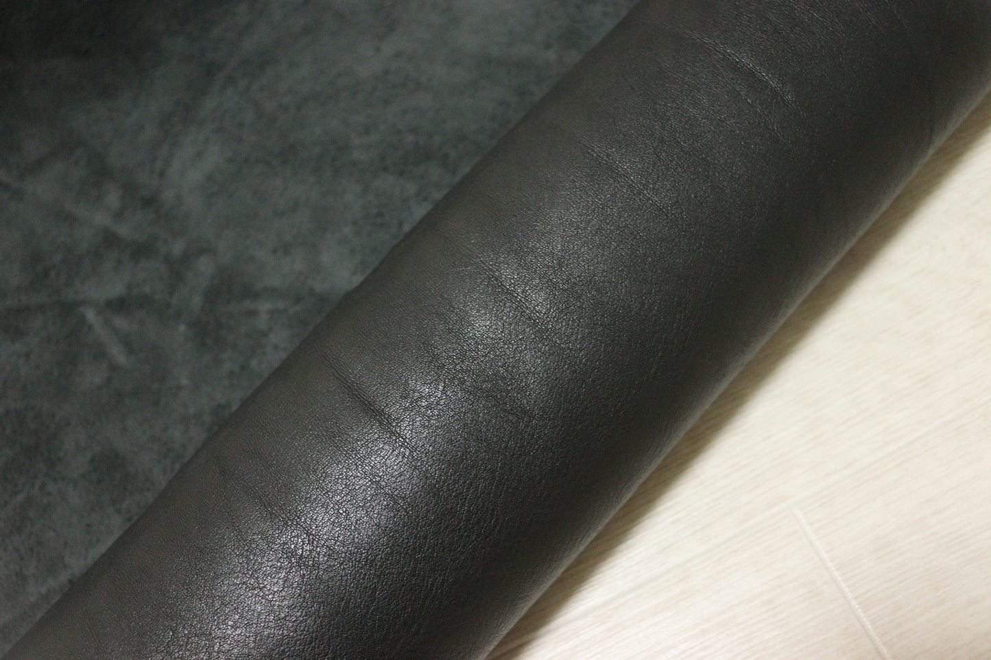 ds72円！新入荷！イタリアンレザー 　もちもち　シュリンク加工　ショルダー　オイルヌメ革　112ds