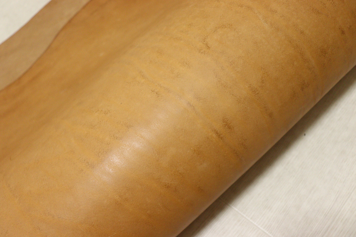ds78円！新入荷！イタリアンレザー 　極厚オイルヌメ　ショルダー　TAN　 135ds