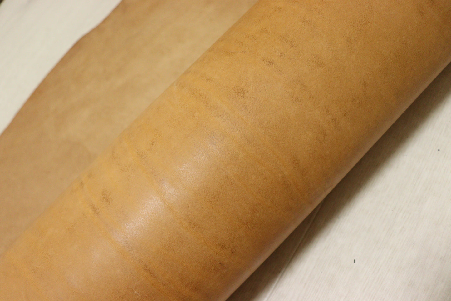 ds78円！新入荷！イタリアンレザー 　極厚オイルヌメ　ショルダー　TAN　 135ds