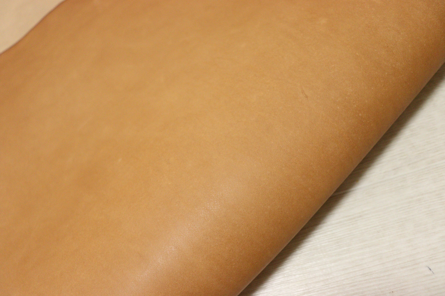 ds78円！新入荷！イタリアンレザー 　スムース加工　オイルヌメ　ショルダー　TAN　 135ds