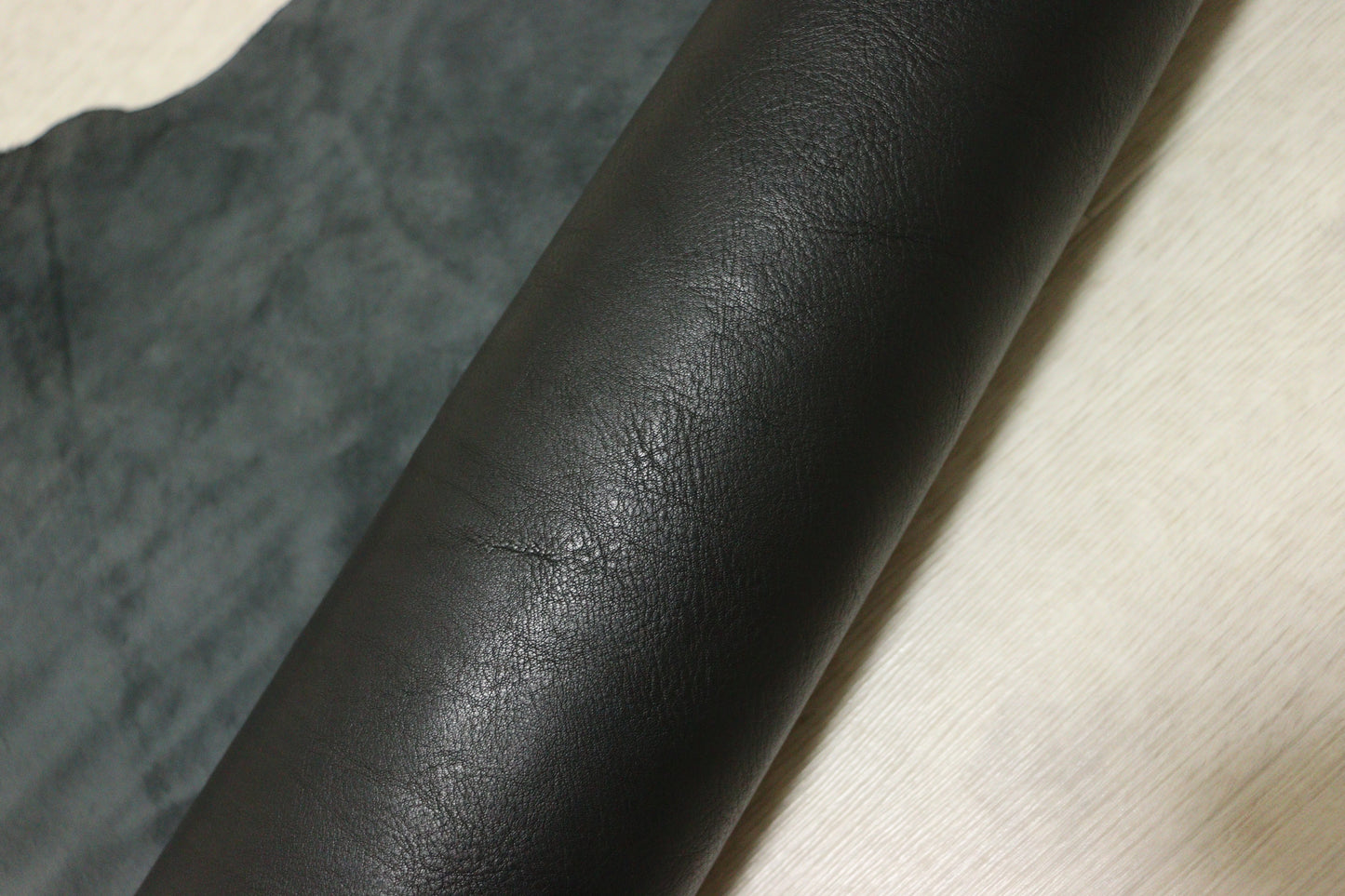 ds75円！イタリアンレザー 　スムース加工　ブラック　ショルダー　ヌメ革　100ds