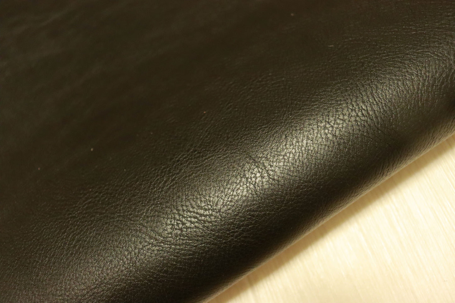 ds75円！新入荷！上質！ショルダー　ダコタ　オイルヌメ　ブラック　137ds