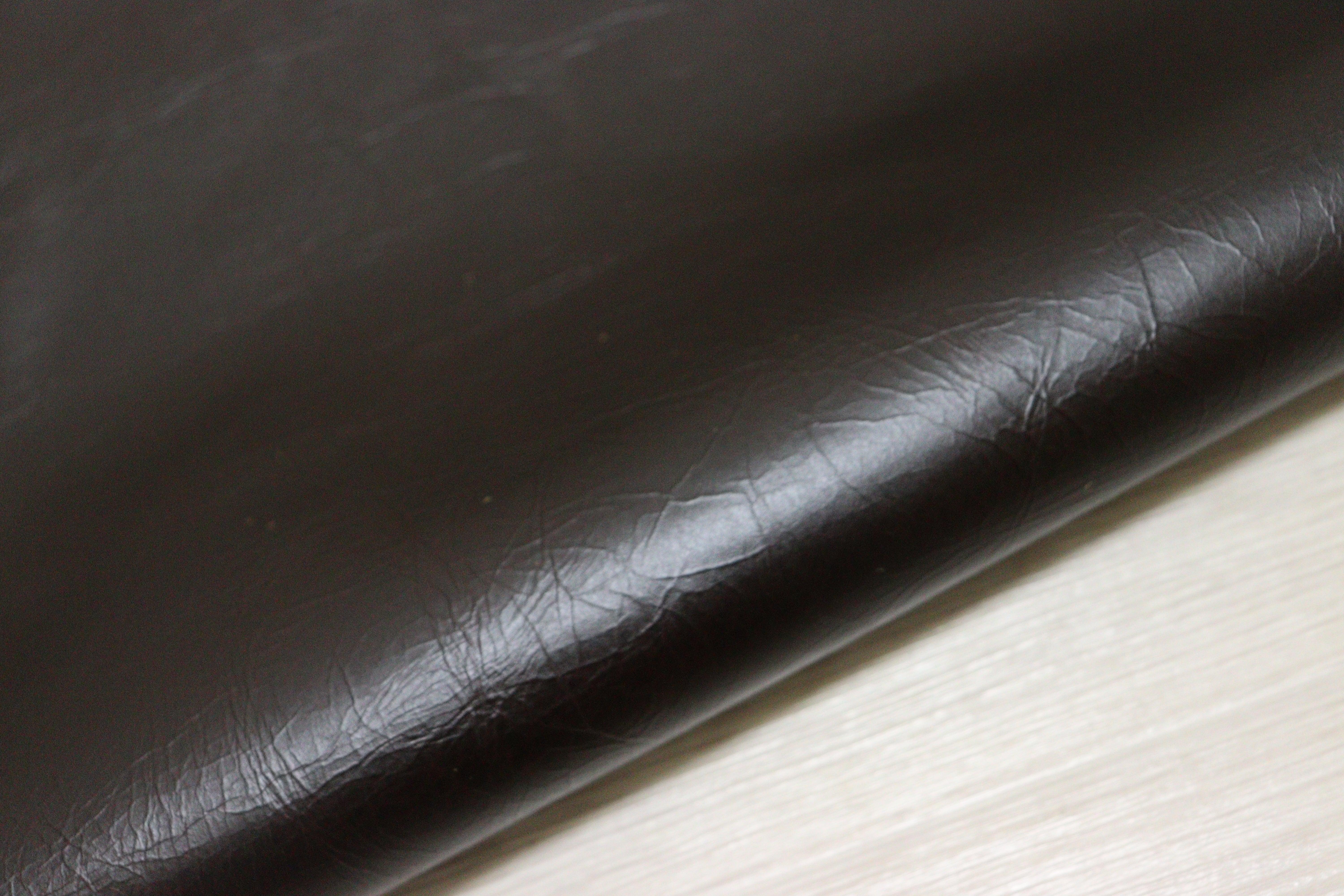 [姫路レザー 1，2mm厚 黒 半裁 216デシ c ]牛革 本革 天然革 ヌメ革 サドルレザー 半裁 ハンドメイド レザークラフト はぎれ インテリア レザークラフト皮革の牛革(半裁・半裁ハーフ)｜レザーマニア本店通販