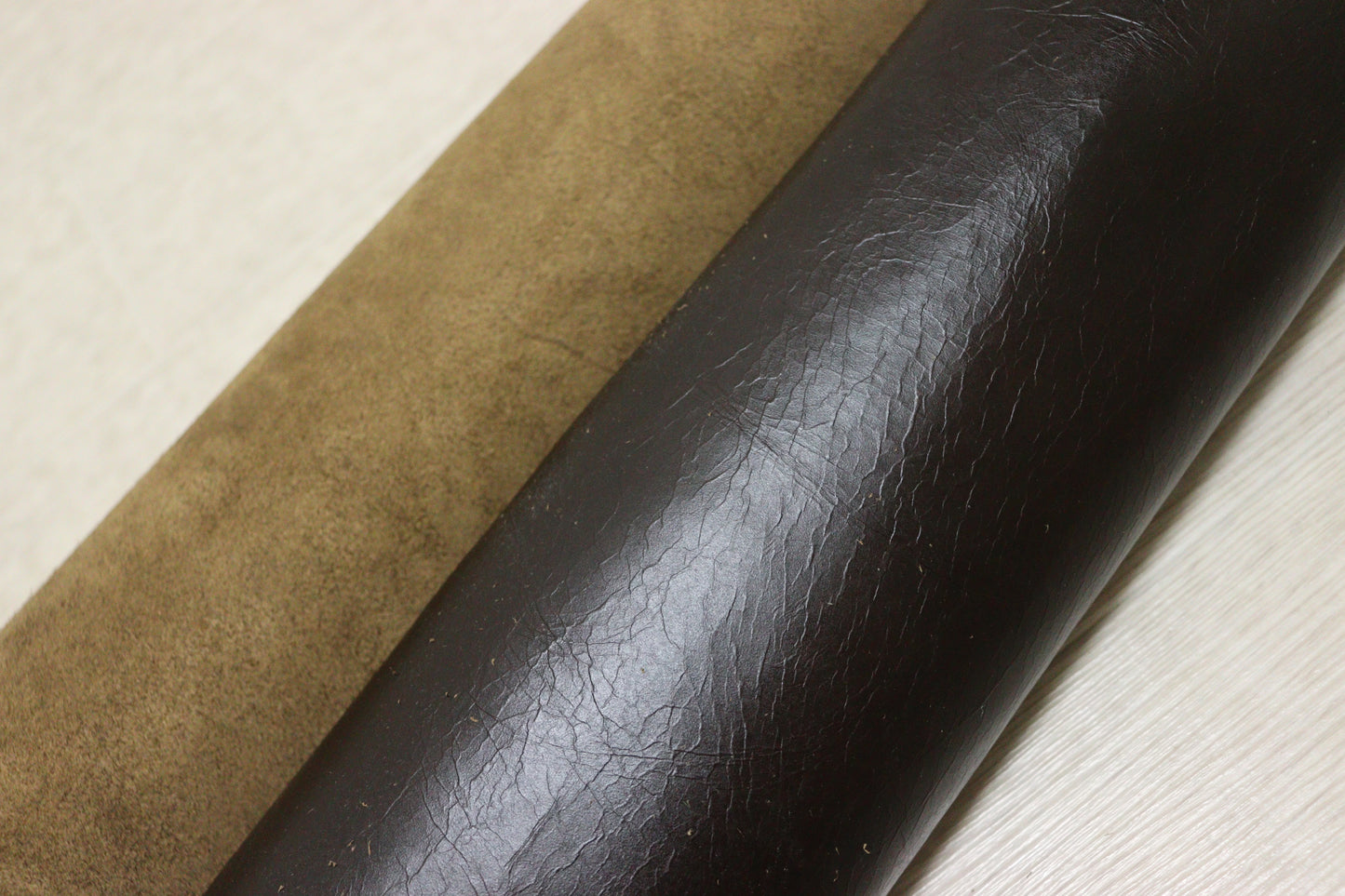 ds30円！イタリアンレザー　クラッキング加工　ダークブラウン　327ds