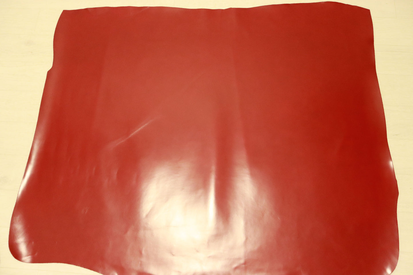 ds75円！新入荷！イタリアンレザー カーマインレッド ショルダー ヌメ革 ガラス加工 144ds