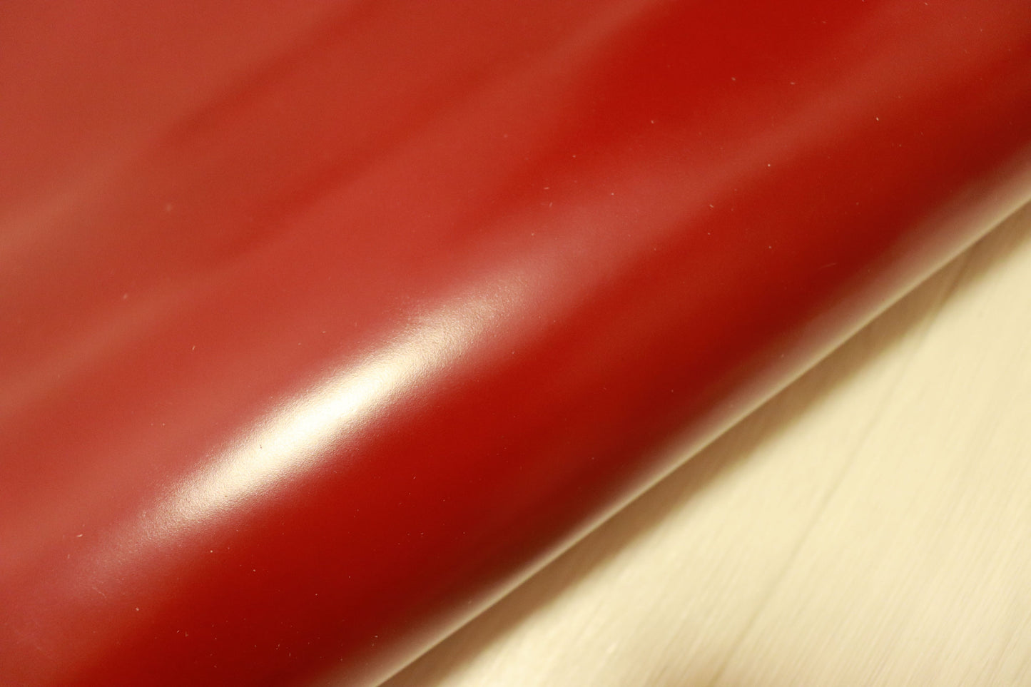 ds75円！新入荷！イタリアンレザー カーマインレッド ショルダー ヌメ革 ガラス加工 144ds