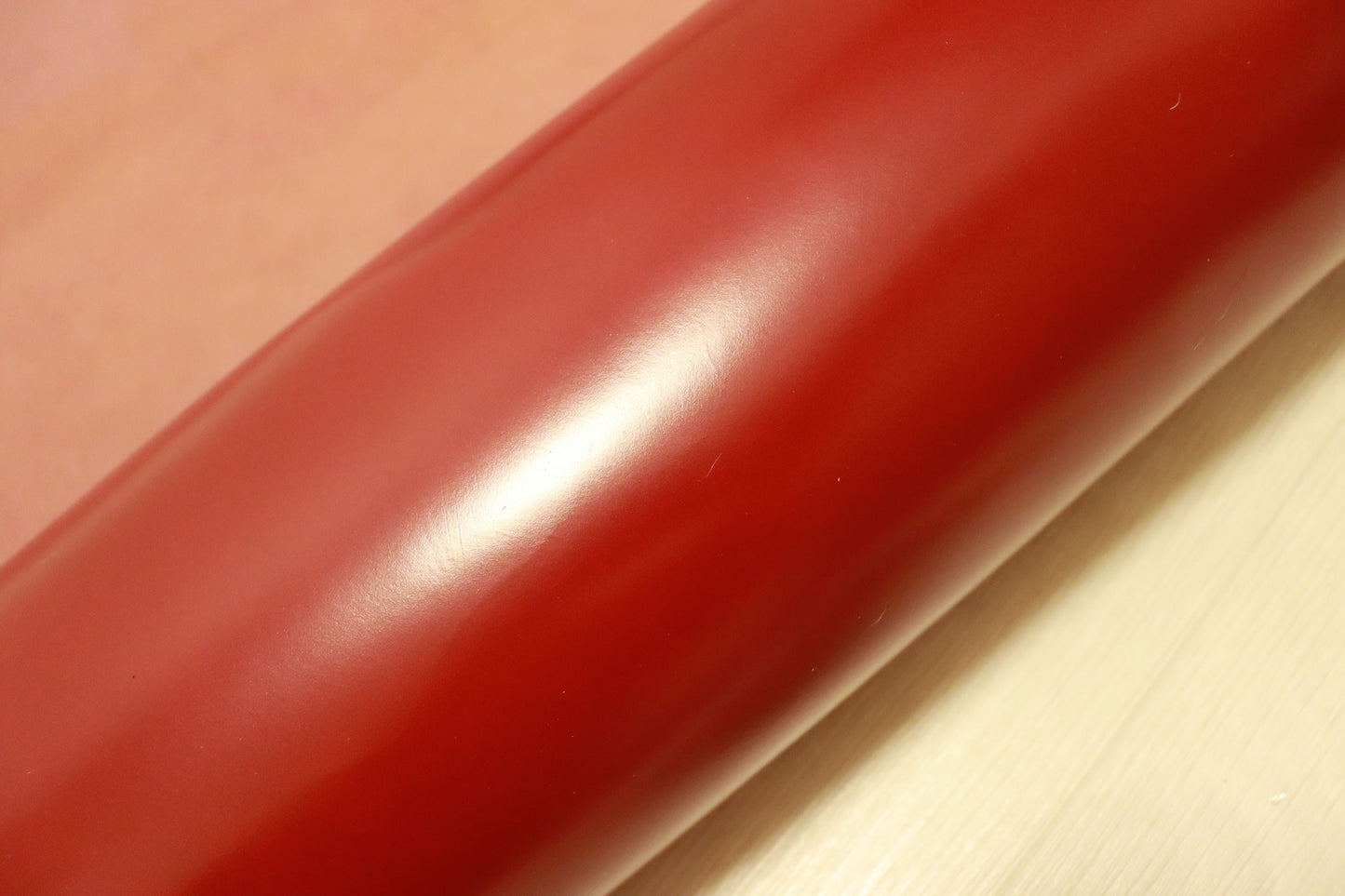 ds75円！新入荷！イタリアンレザー カーマインレッド ショルダー ヌメ革 ガラス加工 144ds