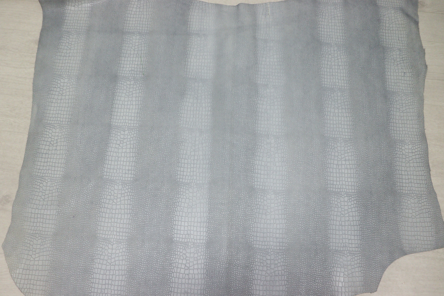 ds70円！イタリアンレザー　ショルダー　クロコ型押し　アイスグレー　158ds