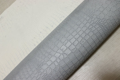 ds70円！イタリアンレザー　ショルダー　クロコ型押し　アイスグレー　158ds