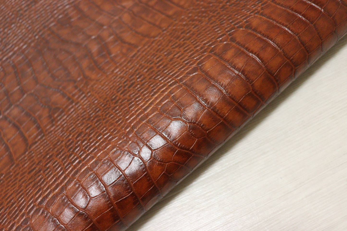 ds70円！イタリアンレザー　ショルダー　クロコ型押し　102ds