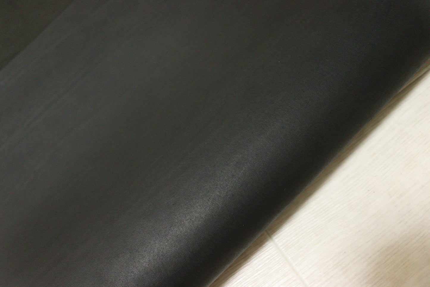 ds65円！イタリアンレザー　ベンズ　オイルヌメ　ブラック　140ds