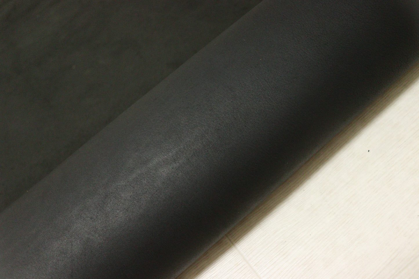 ds65円！イタリアンレザー　ベンズ　オイルヌメ　ブラック　140ds