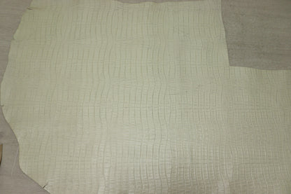 ds65円！イタリアンレザー　ショルダー　クロコ型押し　アイボリー　127ds