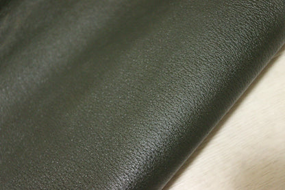 ds28円！新入荷！豚ヌメ　顔料仕上げ　カーキ　シボ型押し　110ds