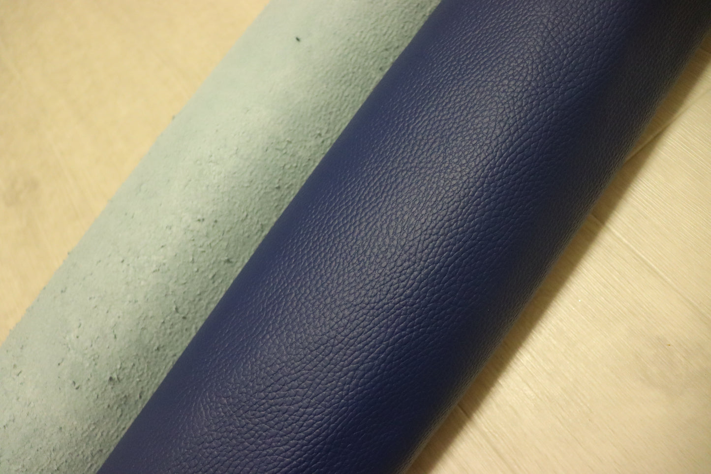 d28円！新入荷！顔料仕上げ　マリンブルー　シボ型押し　220ds