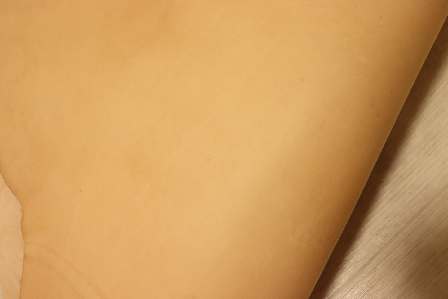 ds55円！新入荷　イタリアンレザー　ピットなめし　ベリー　生成り　ヌメ革　93ds