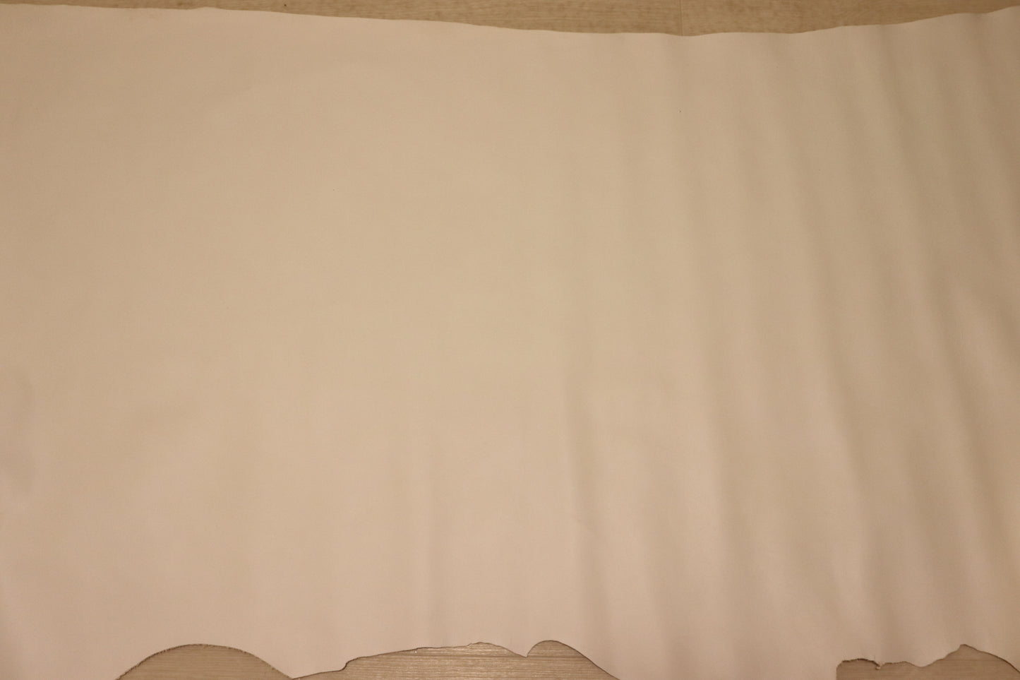 ds22円！SALE！イタリアンレザー　白なめし　スムース加工　ハギレ　120ds