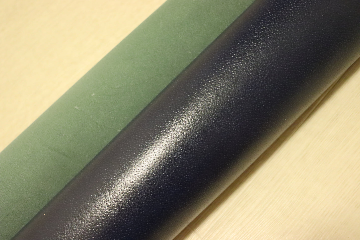 ds25円！新入荷！姫路レザー　サファイア　ピッグスキン型押し　290ds