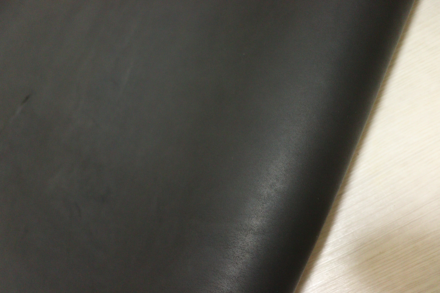 ds65円！イタリアンレザー　ベンズ　オイルヌメ　ブラック　150ds