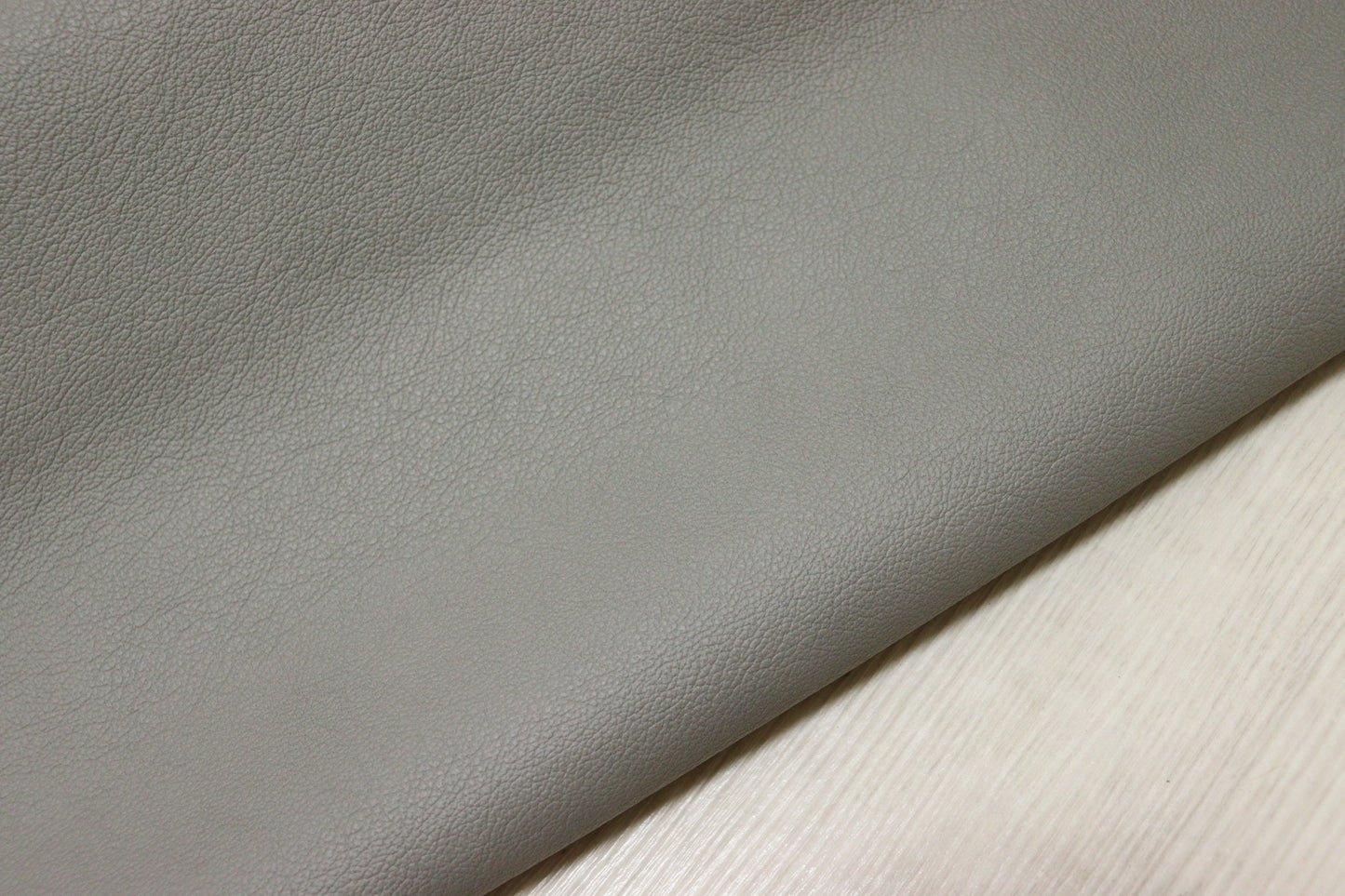 ds28円！[ライトグレー]新入荷 イタリアンレザー 牛革 クロム革 弱シュリンク加工 230ds