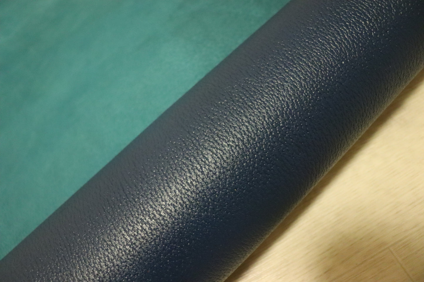 ds28円！新入荷！顔料仕上げ　マリンブルー　豚革　130ds