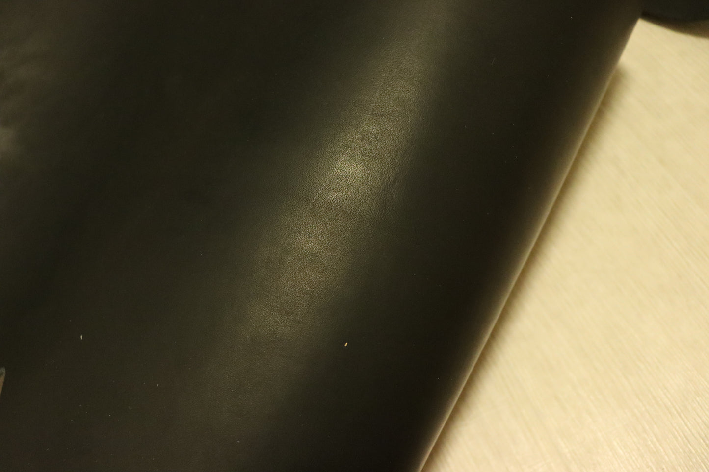 ds55円！新入荷　イタリアンレザー　ピットなめし　ベリー　ブラック　ヌメ革　82ds