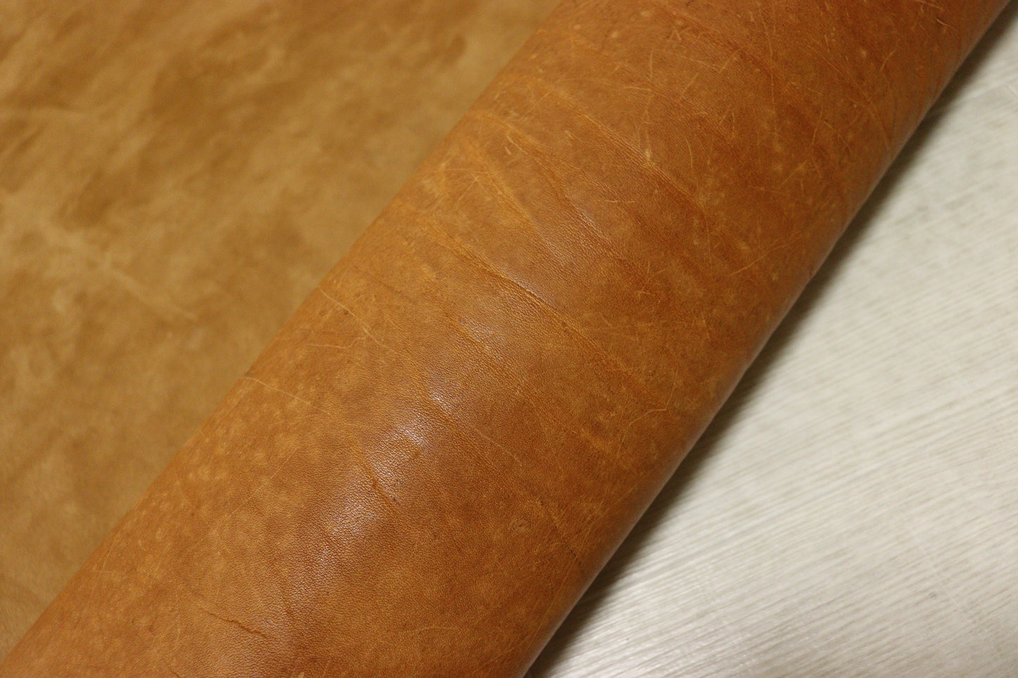 ds75円！イタリアンレザー 　ダメージ加工　極厚オイルヌメ　ショルダー　キャメル　120ds