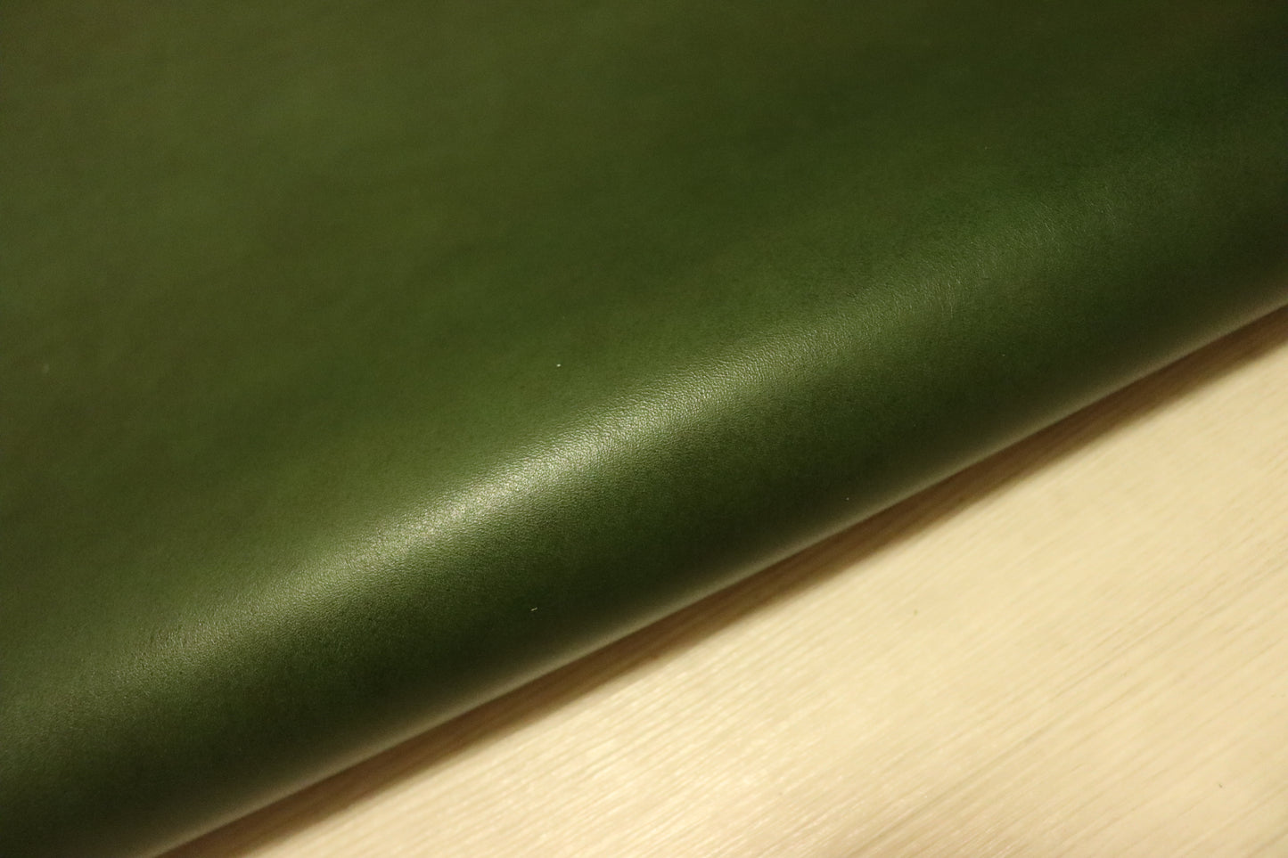 ds35円！新入荷!オイルレザー　スムース加工　ダークグリーン　220ds