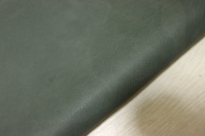 ds28円！新入荷！イタリアンレザー 　ダークグリーン　スムース加工　214ds