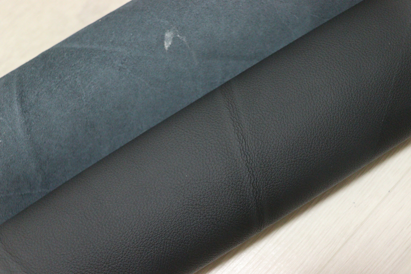 ds28円！新入荷！イタリアンレザー　ブラック　シュリンク加工　275ds