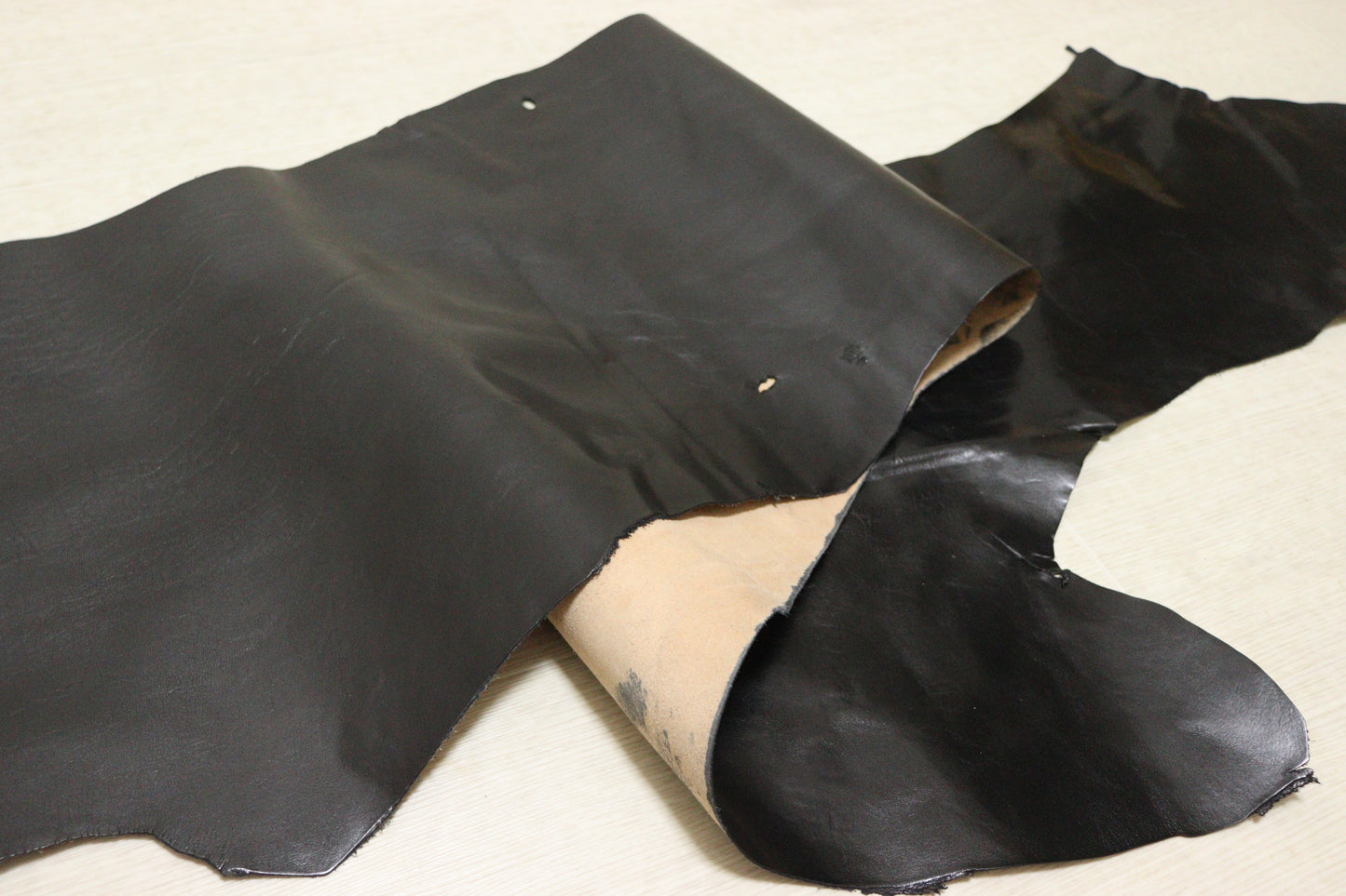 ds50円！新入荷！トスカーナ　ベリー　ブラック　アニリン仕上げ　ヌメ革　82ds