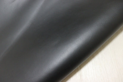 ds50円！イタリアンレザー　オイルヌメ 　ブラック　スムース加工　200ds