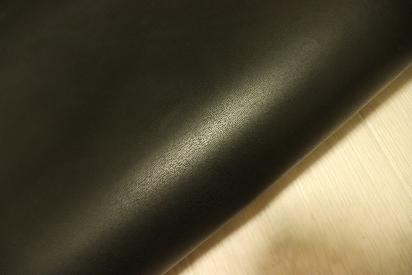 ds75円！新入荷！イタリアンレザー　ショルダー　染料仕上げ　ブラック　ヌメ革　145ds