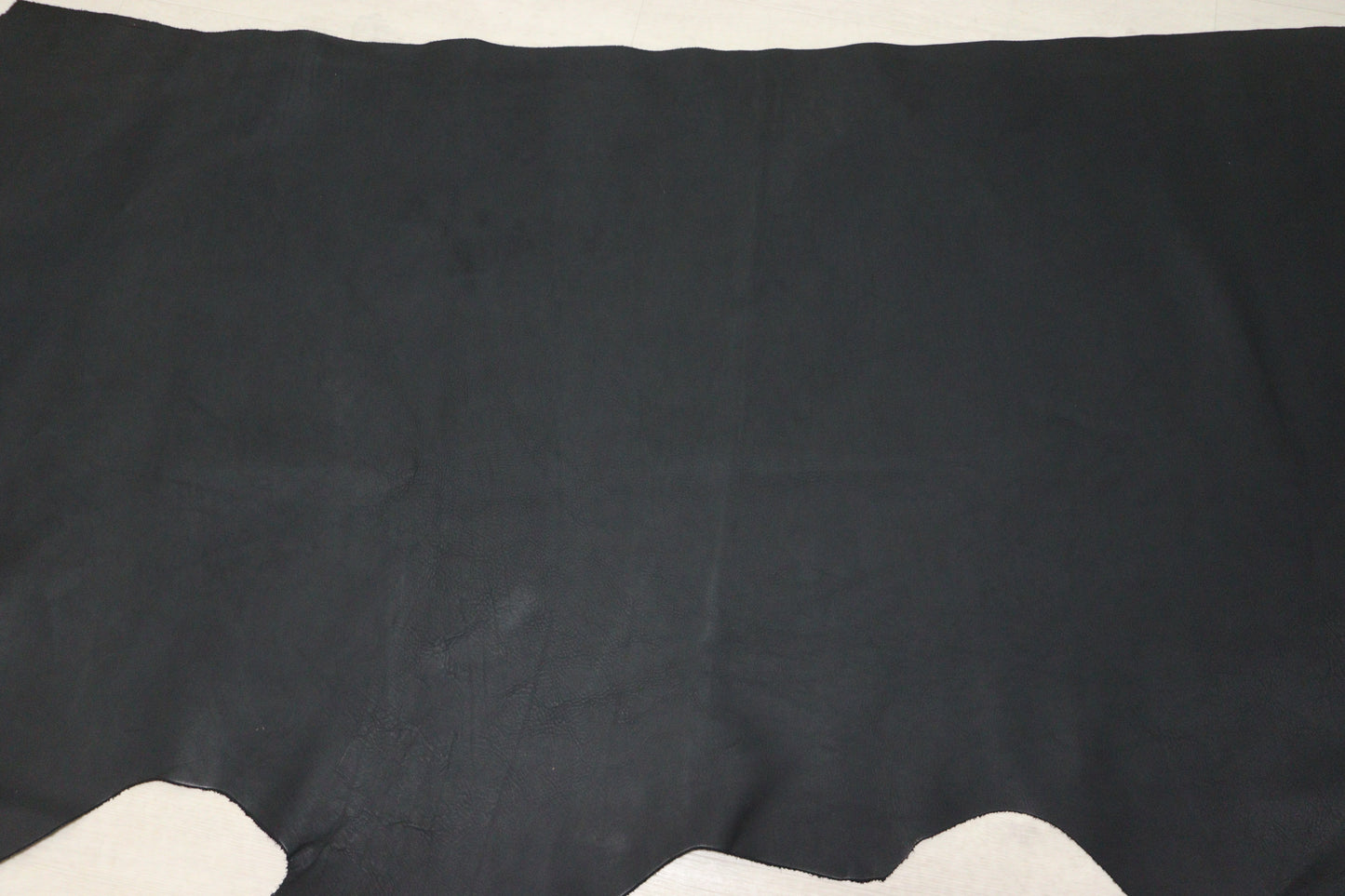 ds50円！イタリアンレザー　オイルヌメ 　マットブラック　スムース加工　200ds