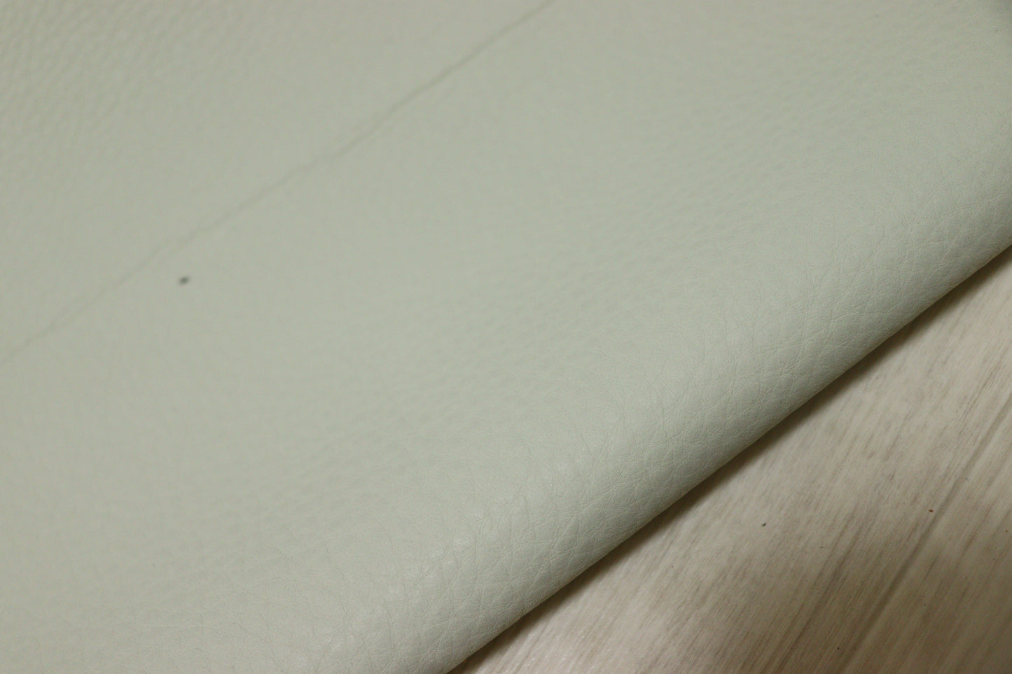 ds28円！イタリアンレザー　もちもち　アイボリー　シュリンク加工　306ds