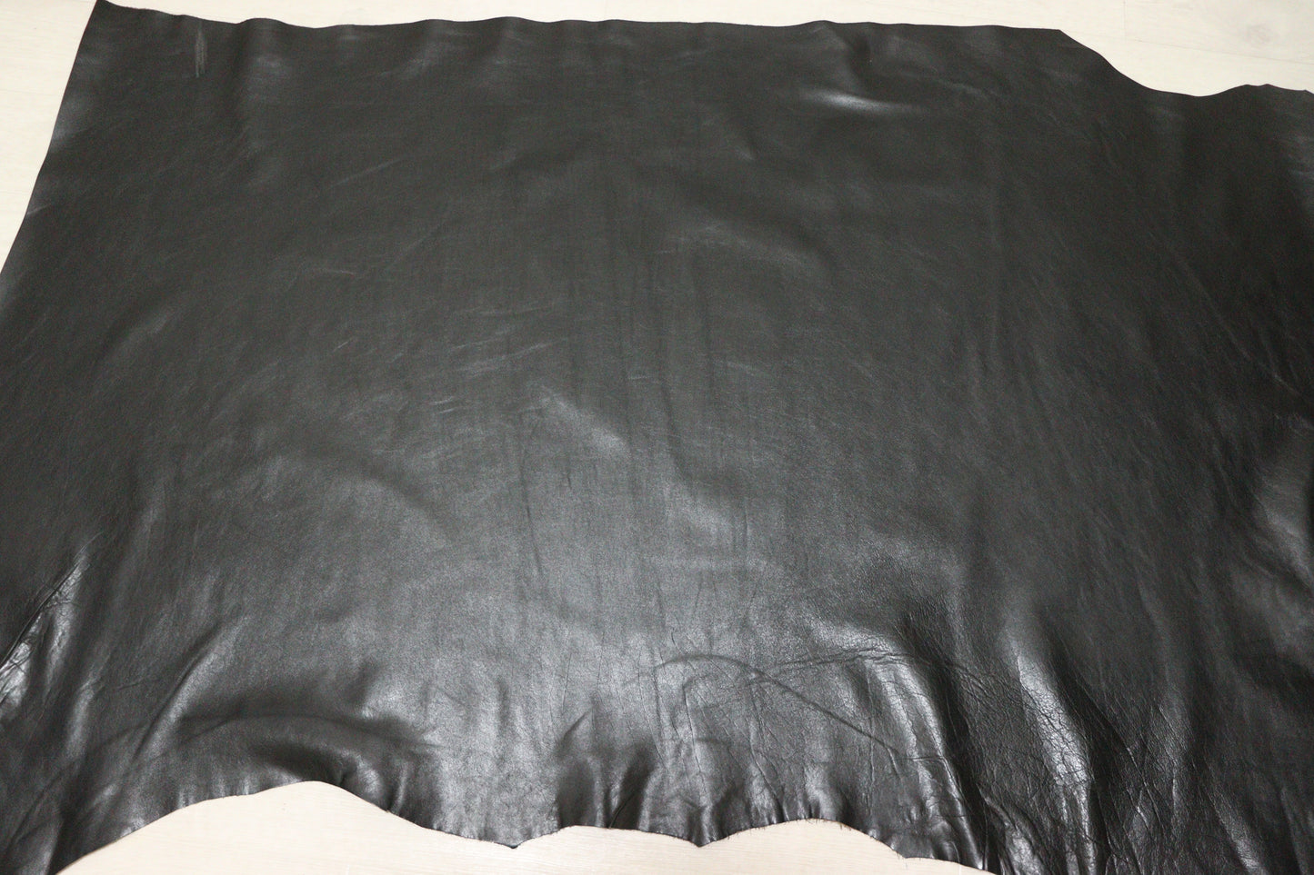 ds45円！イタリアンレザー　オイルヌメ 　スムース加工　ブラック　160ds