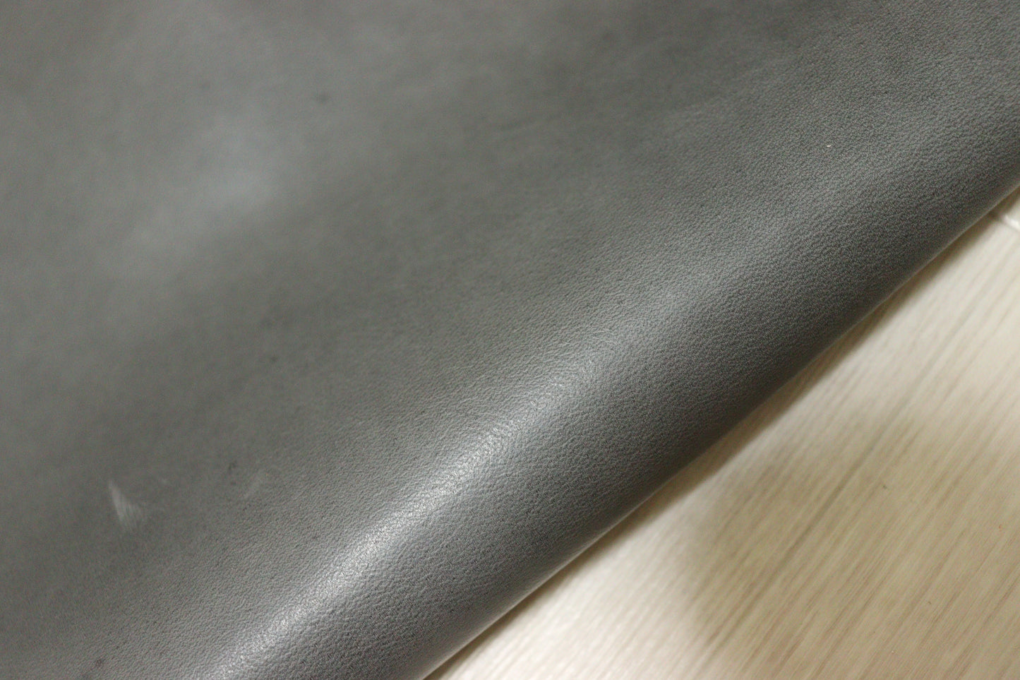 ds28円！やや訳あり　イタリアンレザー 　オイルワックス　アッシュグレー　247ds