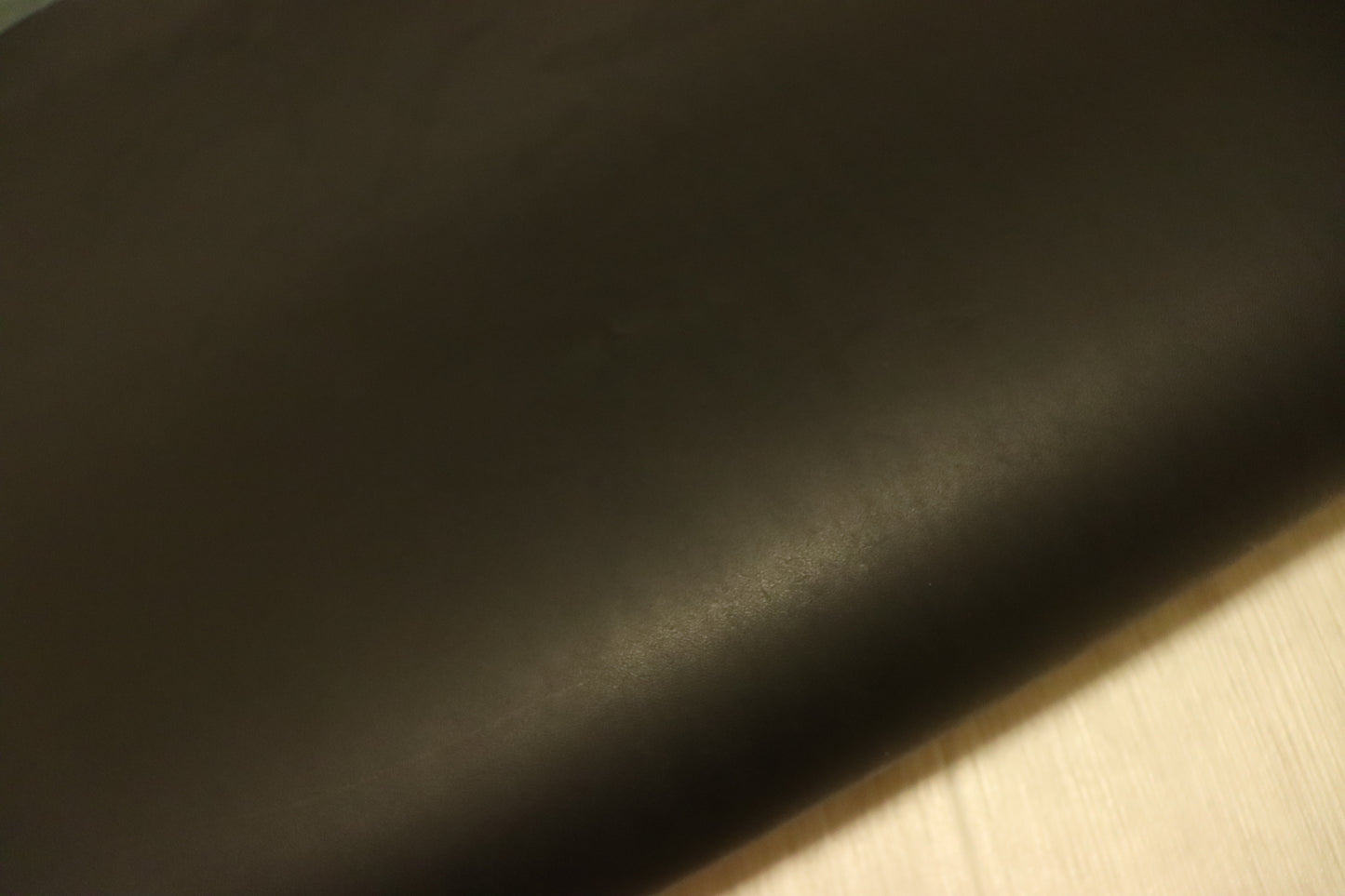 ds70円！新入荷！イタリアンレザー　ブラック　オイルヌメ　ショルダー　141ds