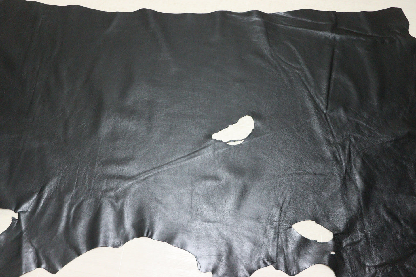 ds45円！イタリアンレザー　オイルヌメ  ブラック　染料仕上げ　200ds