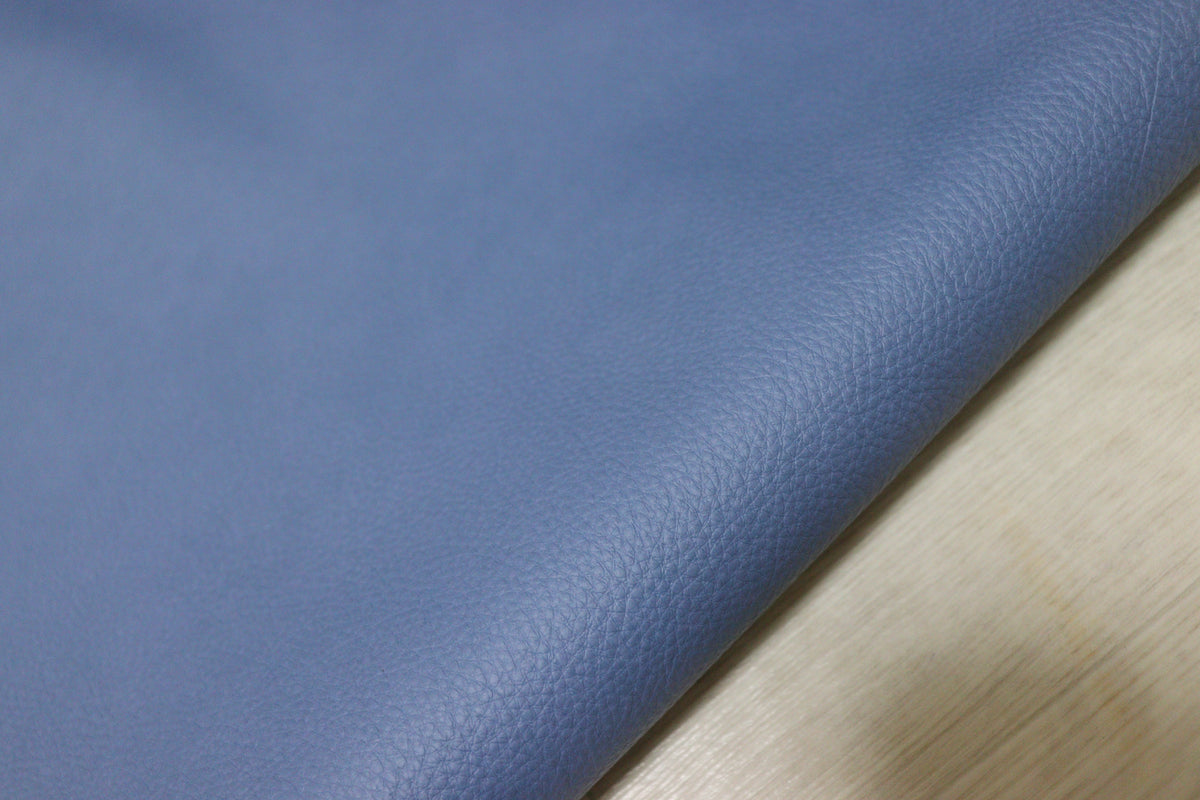 ds28円！イタリアンレザー　もちもち　シュリンク加工　cornflowerblue　ハギレ　212ds