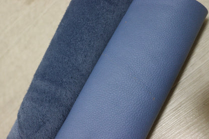 ds28円！イタリアンレザー　もちもち　シュリンク加工　cornflowerblue　ハギレ　212ds