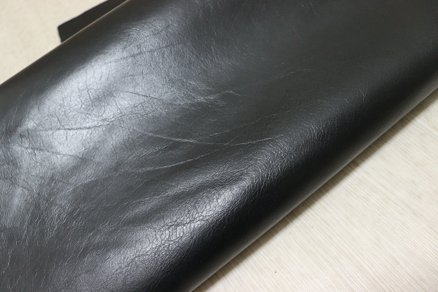 ds45円！イタリアンレザー　オイルヌメ  ブラック　染料仕上げ　200ds