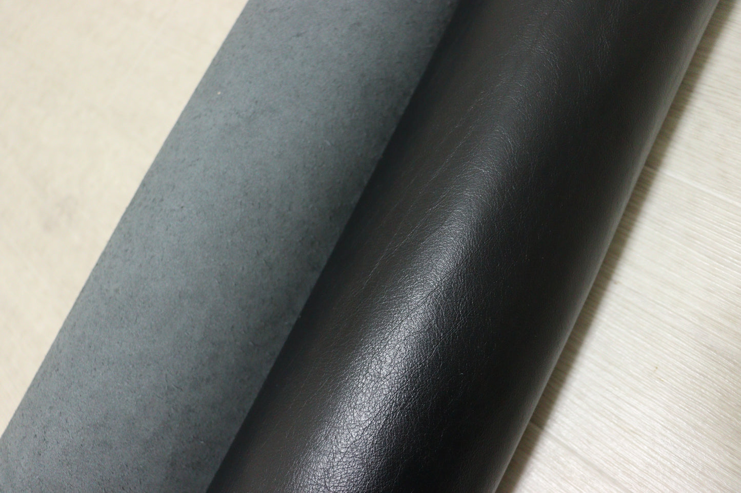ds45円！イタリアンレザー　オイルヌメ  ブラック　染料仕上げ　200ds