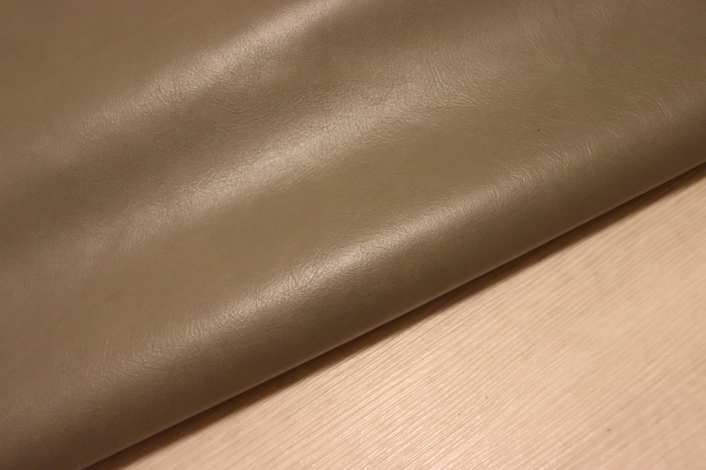 ds35円！新入荷！イタリアンレザー　オイルワックス　スムース加工　ライトグレー　203ds