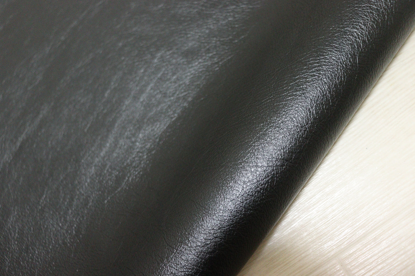 ds35円！新入荷！イタリアンレザー　　弱シュリンク加工　コンビヌメ　ブラック　120ds