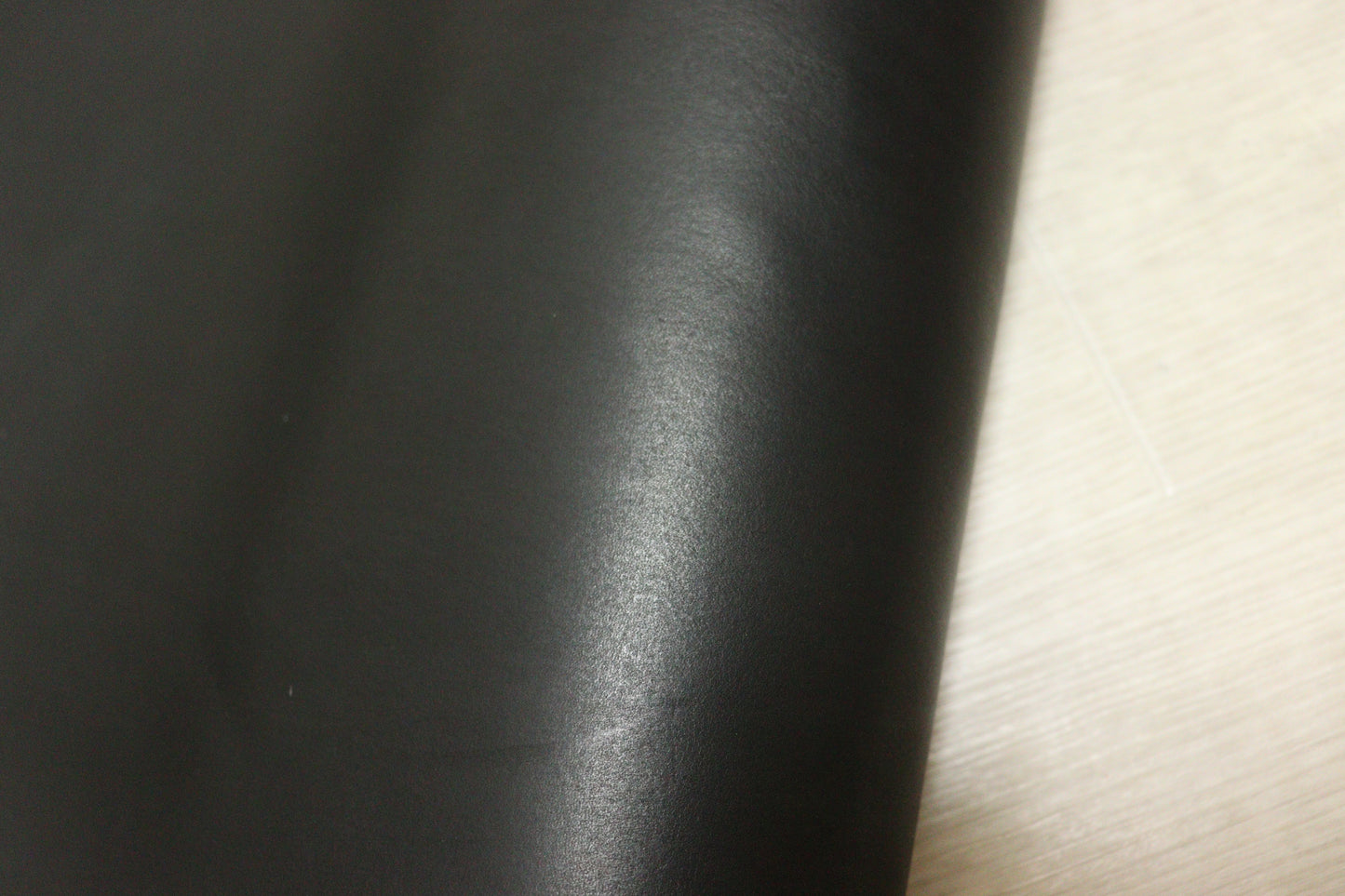 ds75円！イタリアンレザー 　オイルヌメ　ブラック　スムース加工　ショルダー　135ds