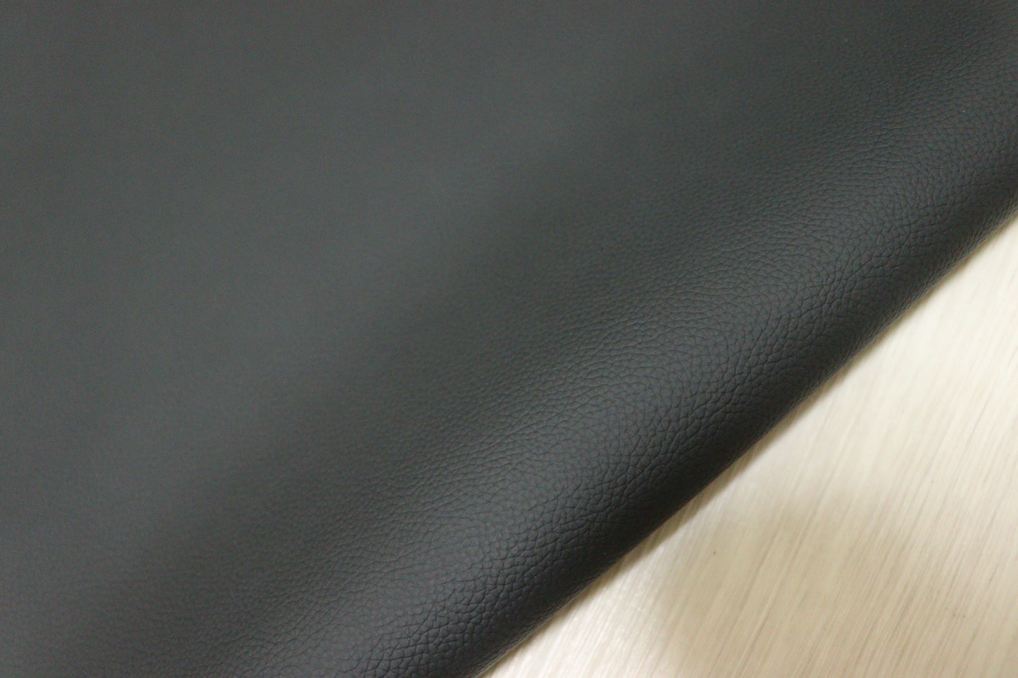 ds28円！新入荷！イタリアンレザー　ブラック　シボ型押し　248ds